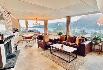 Lakeview Little House has Balcony rooms