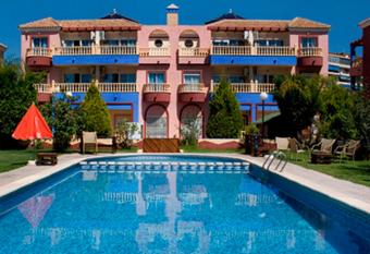 Apartamentos Marina Internacional allows 18 year olds to book a room