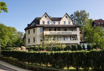 Hotel am Herkules allows 18 year olds to book a room