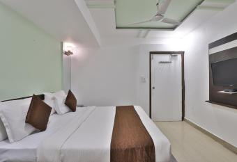 Hotel Sg Highway Rel has Smoking rooms