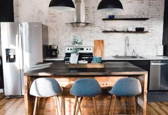 Industria - Private Apartment Loaded with Amenities allows 18 year olds to book a room