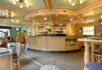 Hotel Dolomiti Saone has Balcony rooms