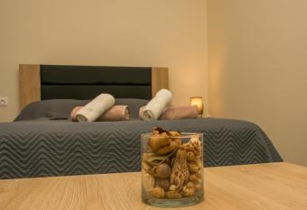 Central Luxury Studio 2 has Balcony rooms