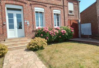 Charmant studio centre bourg allows 18 year olds to book a room