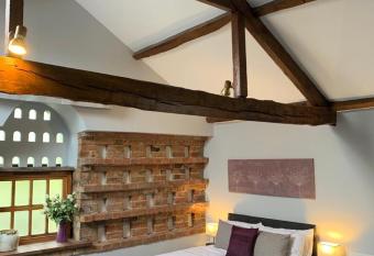 Studio 3B The Carriage House York 6m Village Location has Balcony rooms