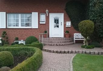 Urlaubs Oase allows 18 year olds to book a room