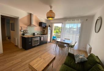 Les Pins Pench  s allows 18 year olds to book a room