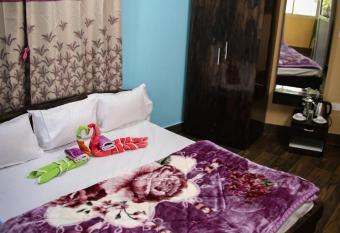 SHARTHI HOMESTAY AND LODGING has Balcony rooms