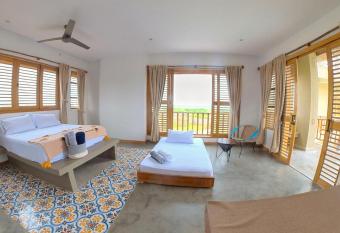 Casa Mambo Salinas allows 18 year olds to book a room