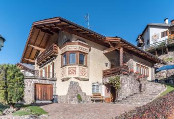 Villa Soldanella has Balcony rooms