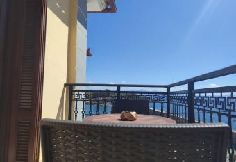 La mer allows 18 year olds to book a room