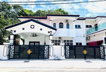 Karak Garden Villa - Homestay has Balcony rooms