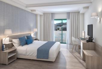 Alua Tenerife allows 18 year olds to book a room