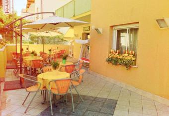 Hotel Zenit allows 18 year olds to book a room