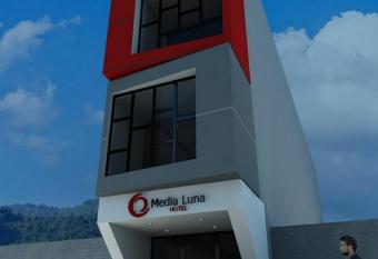 Hotel Media Luna allows 18 year olds to book a room