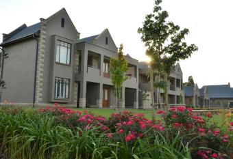 De Hoek Country Hotel has Balcony rooms
