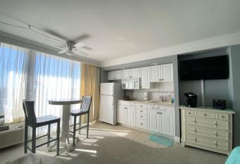 Charming condo with pool and bar allows 18 year olds to book a room