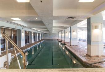 Coral Reef Oceanfront Condo allows 18 year olds to book a room