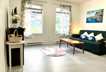 Summer Breeze has Balcony rooms