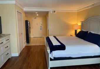 Blue Tides Oceanview Condo has Balcony rooms