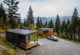 Golden Tiny Homes has Balcony rooms