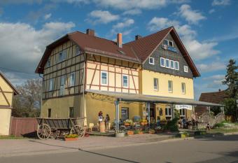 Landgasthof Marlishausen allows 18 year olds to book a room