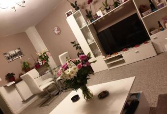 Beautiful double room is available in Desborough allows 18 year olds to book a room