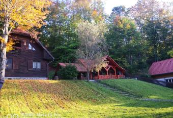 Gyop  r Vend  gh  z has Balcony rooms