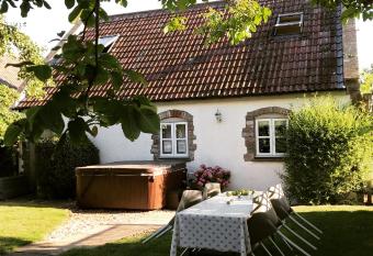 The Nookery has rooms with a private hot tub