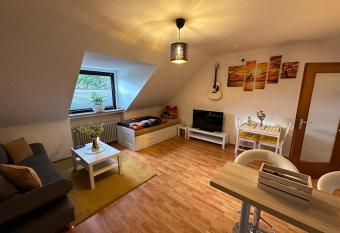 Kleine Oase in Essen-S  d allows 18 year olds to book a room