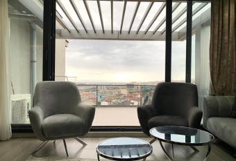 The most luxurious house in Istanbul has Balcony rooms