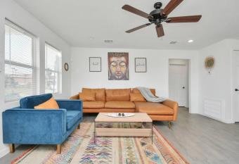 Boho By The Beach   Sleeps 4   Near UMTB   Wifi   Parking has Balcony rooms