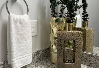 Serene Getaway/ Luxury 2BR located Downtown has Balcony rooms