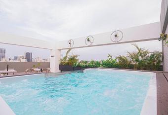 Loft H6 Prado Loft Luxe Floor JAcuzzi Gym Gaming Room has Balcony rooms