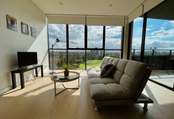 Lovely 1 bedroom with free park in Westmead has Balcony rooms