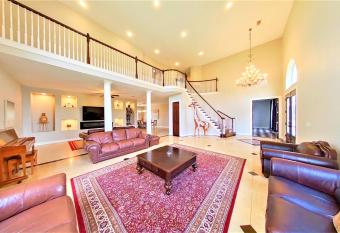 Lions Meadow has Balcony rooms