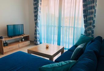 Cozy Rustic Condo has Balcony rooms