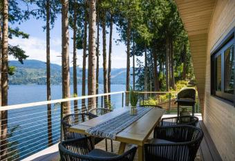 Casa Las Nubes New! Whatcom Lakefront Cabin/Hottub has Balcony rooms