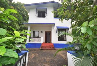 Riverside two-bedroom cottage with patio has Balcony rooms