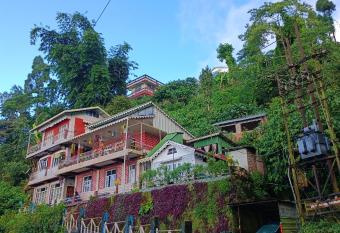 Greenview Homestay has Balcony rooms