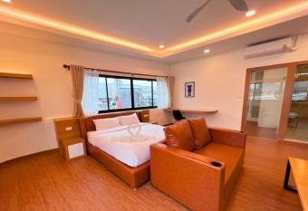 The Lodge Pattaya allows 18 year olds to book a room