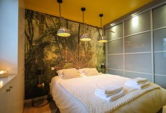 Luxury Copacabana proche Orly et Paris avec baignoire ext  rieur has Balcony rooms