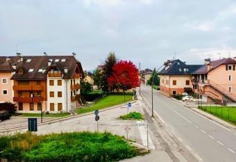 Casa Bianchi has Balcony rooms