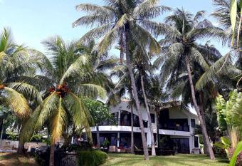 La Maison de la plage allows 18 year olds to book a room