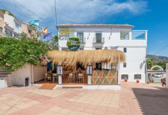 Apartamentos Playamaro allows 18 year olds to book a room