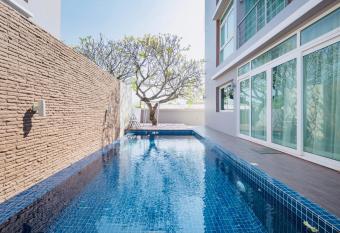 Luxury Pool Villa at Golden Sea Hua Hin has Balcony rooms