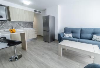 SAN ANDR  S 13 has Balcony rooms