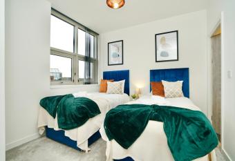 Bayard Plaza allows 18 year olds to book a room