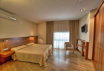 PR Rosa Rosae allows 18 year olds to book a room