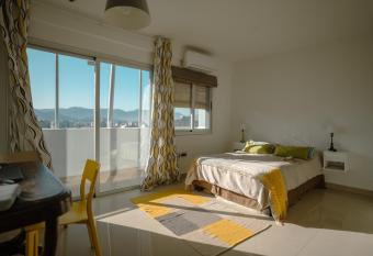 Departamento con vista a las monta  as + garage has rooms with a private hot tub